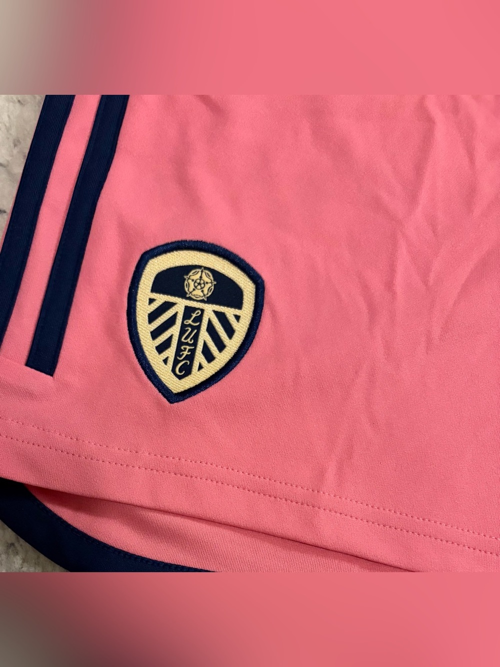 Adidas Authentic Leeds United 2023/2024 Pink Soccer HY3379 Shorts Men’s Sz: S - Picture 3 of 6